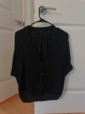 Tahari Black Button-Front V-Neck Dolman Sleeve Blouse